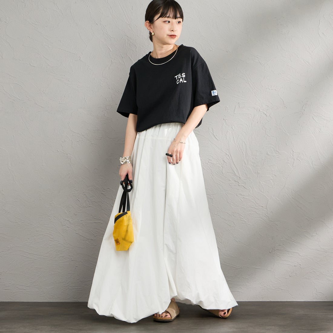 The Endless Summer [エンドレスサマー] 別注 手描き風 バックプリントTシャツ [FH-26574506-JF] BLACK &&モデル身長：150cm 着用サイズ：S&&