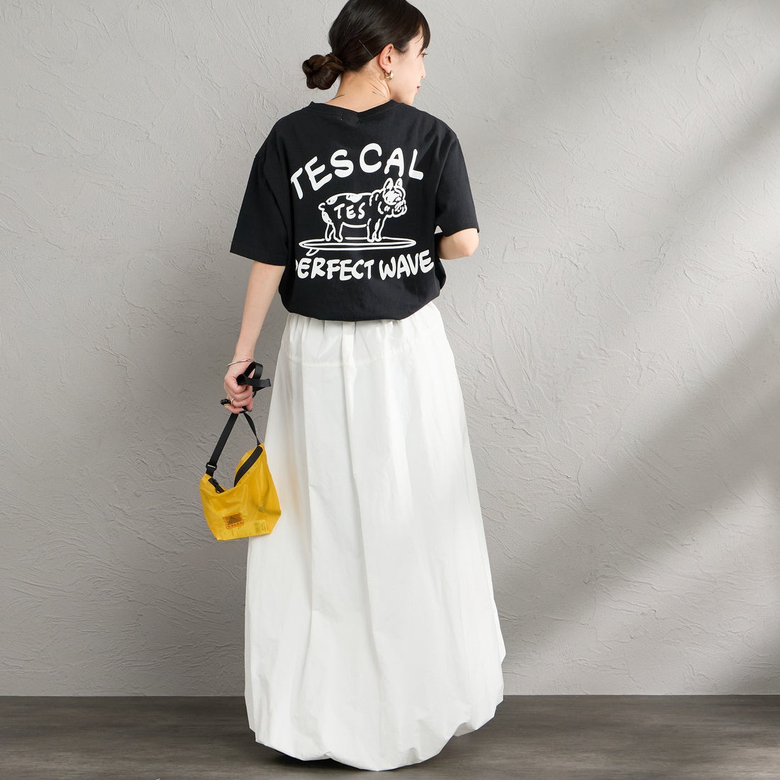 The Endless Summer [エンドレスサマー] 別注 手描き風 バックプリントTシャツ [FH-26574506-JF] BLACK &&モデル身長：150cm 着用サイズ：S&&