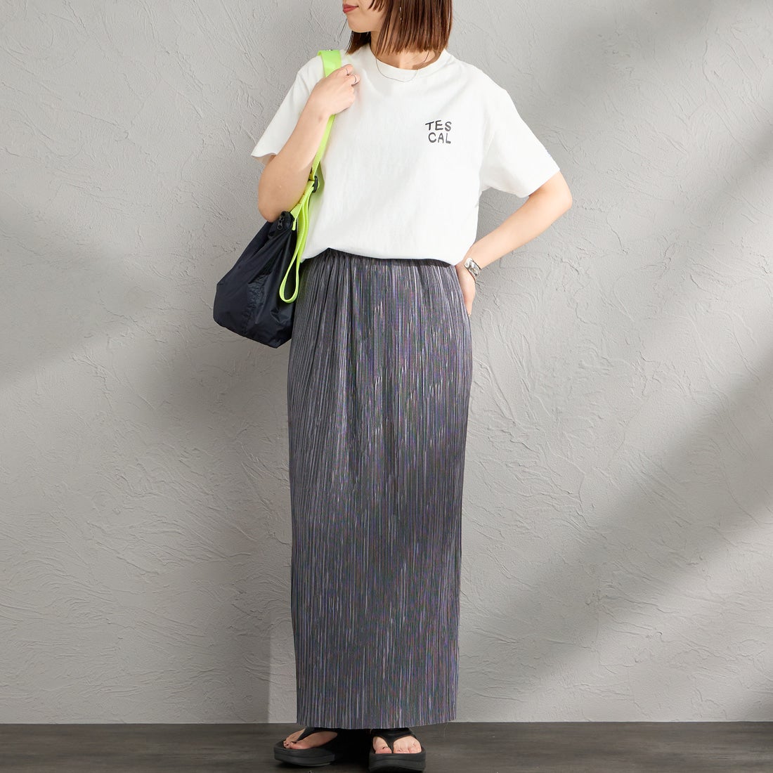 The Endless Summer [エンドレスサマー] 別注 手描き風 バックプリントTシャツ [FH-26574506-JF] WHITE &&モデル身長：159cm 着用サイズ：S&&