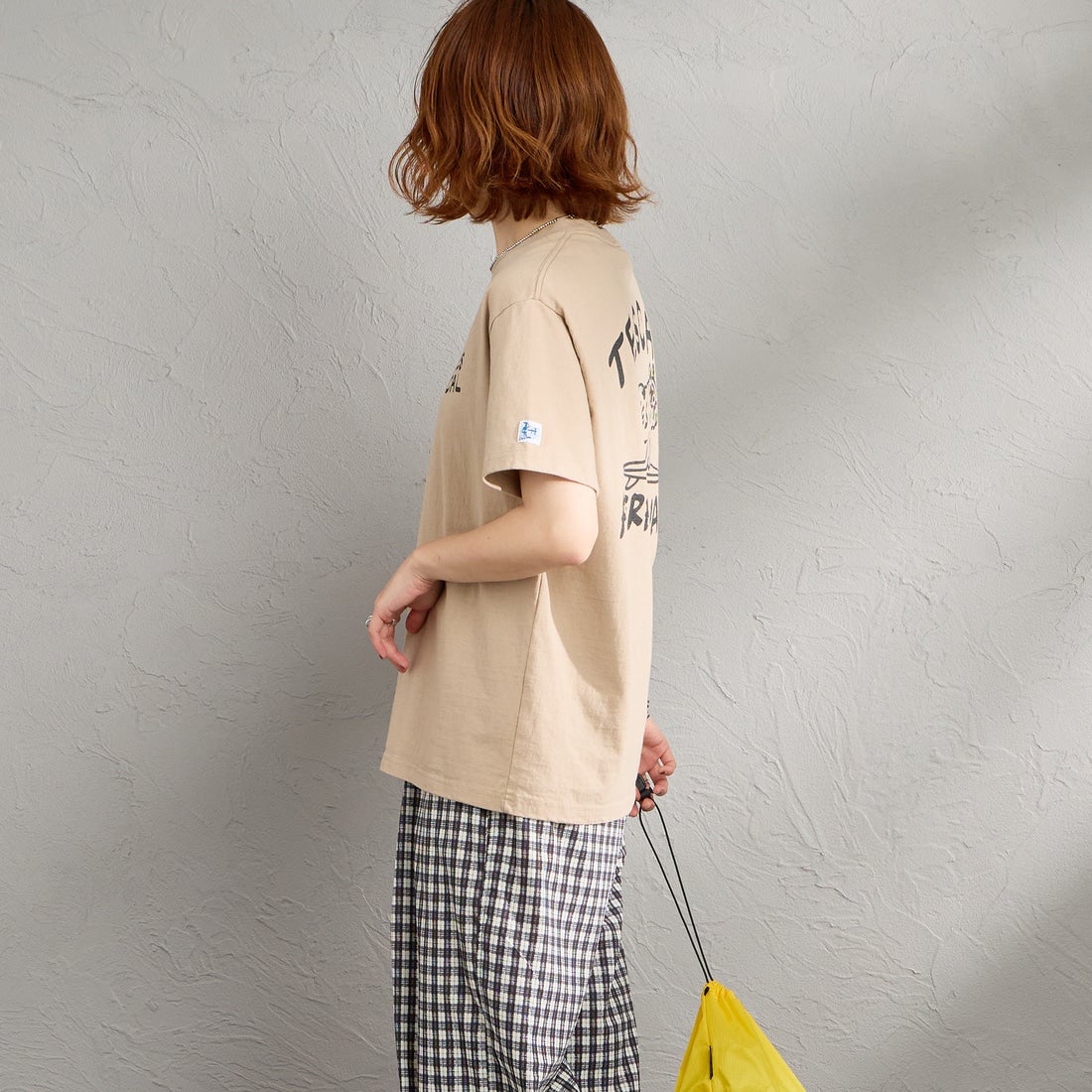 The Endless Summer [エンドレスサマー] 別注 手描き風 バックプリントTシャツ [FH-26574506-JF] BEIGE &&モデル身長：158cm 着用サイズ：S&&