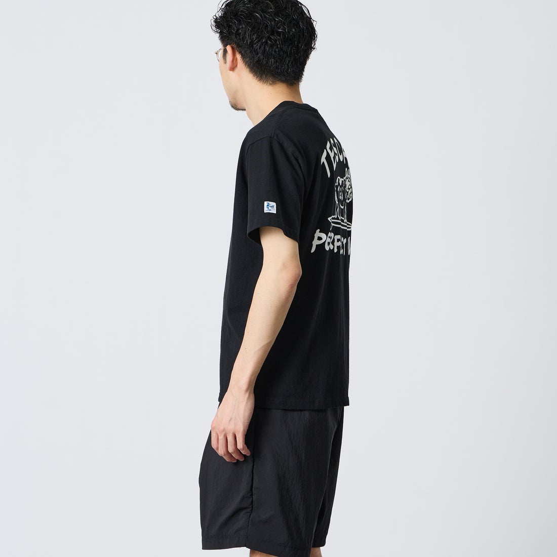 The Endless Summer [エンドレスサマー] 別注 手描き風 バックプリントTシャツ [FH-26574506-JF] BLACK &&モデル身長：168cm 着用サイズ：M&&