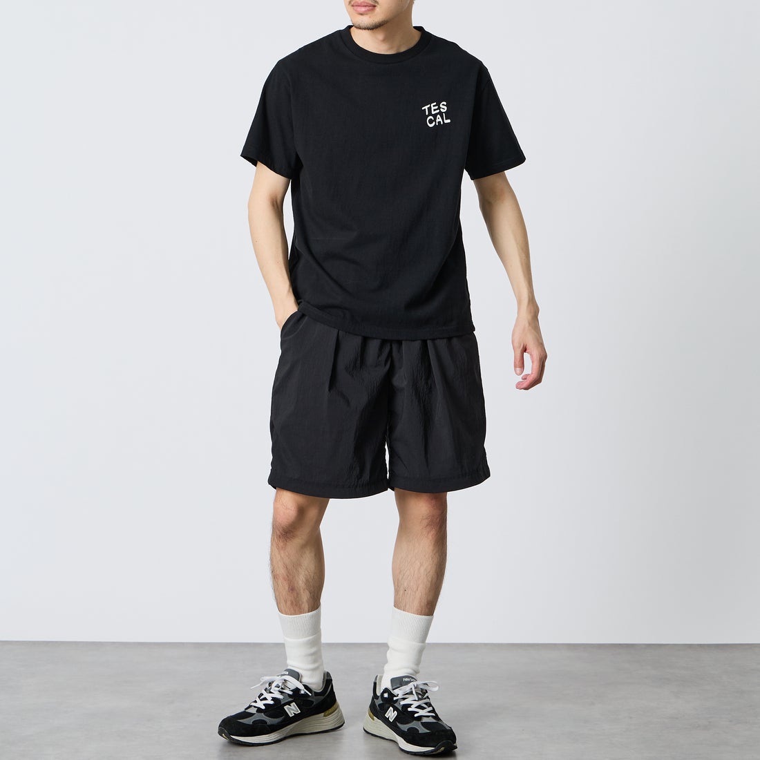 The Endless Summer [エンドレスサマー] 別注 手描き風 バックプリントTシャツ [FH-26574506-JF] BLACK &&モデル身長：168cm 着用サイズ：M&&