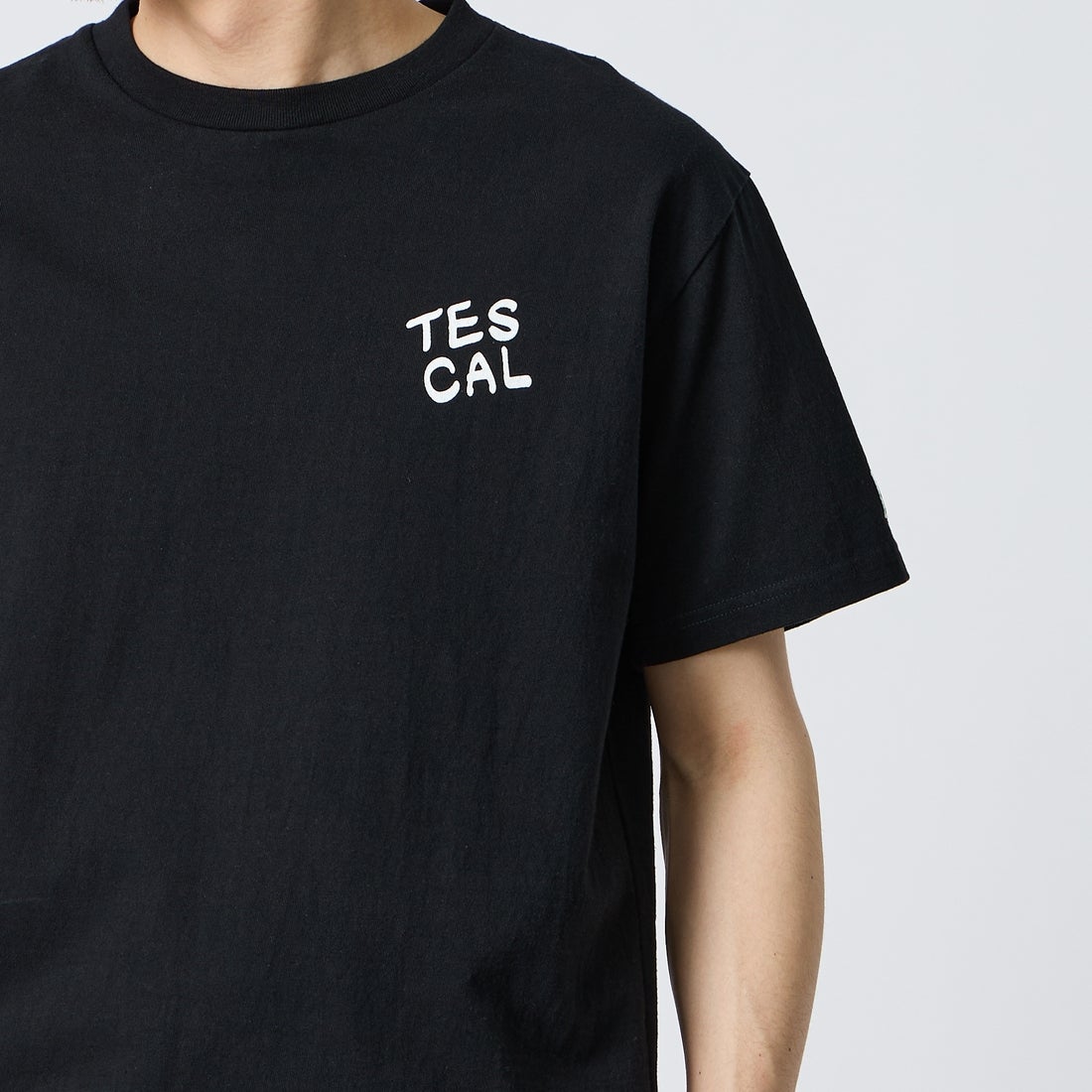 The Endless Summer [エンドレスサマー] 別注 手描き風 バックプリントTシャツ [FH-26574506-JF] BLACK &&モデル身長：168cm 着用サイズ：M&&