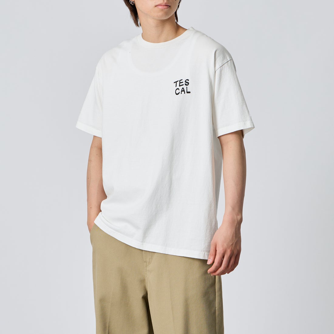 The Endless Summer [エンドレスサマー] 別注 手描き風 バックプリントTシャツ [FH-26574506-JF] WHITE &&モデル身長：177cm 着用サイズ：XL&&