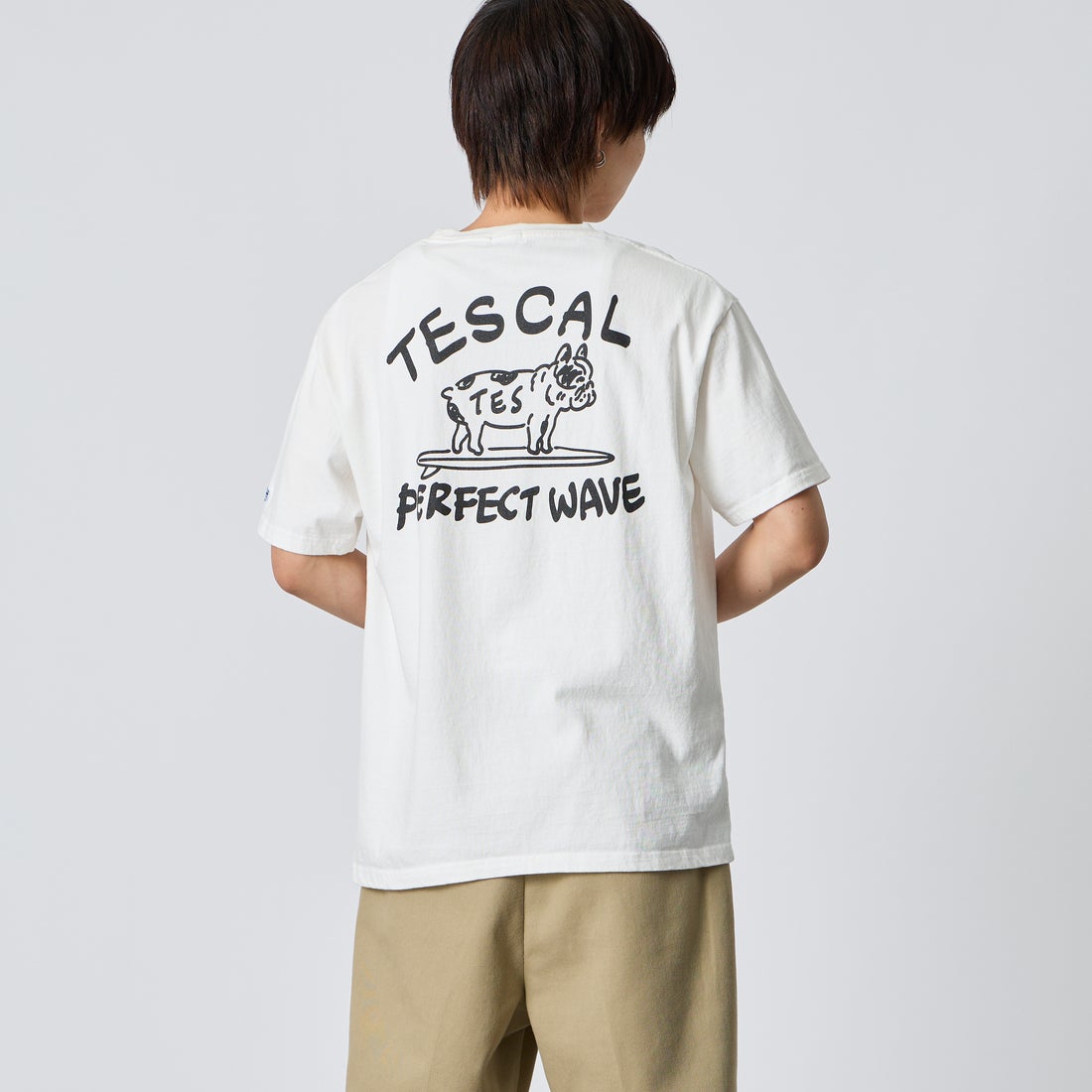 The Endless Summer [エンドレスサマー] 別注 手描き風 バックプリントTシャツ [FH-26574506-JF] WHITE &&モデル身長：177cm 着用サイズ：XL&&