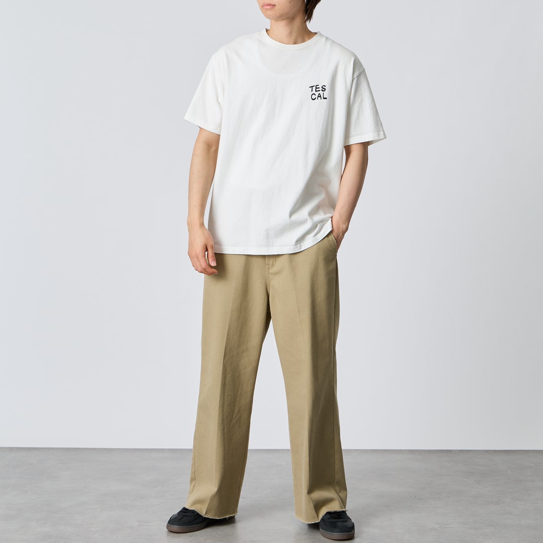The Endless Summer [エンドレスサマー] 別注 手描き風 バックプリントTシャツ [FH-26574506-JF] WHITE &&モデル身長：177cm 着用サイズ：XL&&