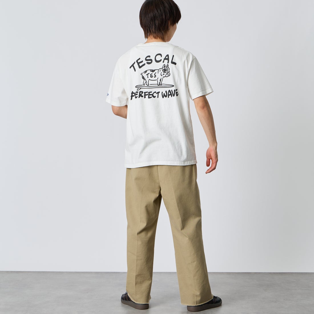 The Endless Summer [エンドレスサマー] 別注 手描き風 バックプリントTシャツ [FH-26574506-JF] WHITE &&モデル身長：177cm 着用サイズ：XL&&