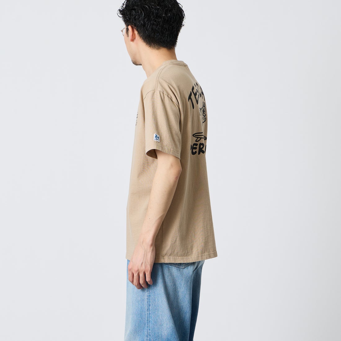 The Endless Summer [エンドレスサマー] 別注 手描き風 バックプリントTシャツ [FH-26574506-JF] BEIGE &&モデル身長：168cm 着用サイズ：L&&