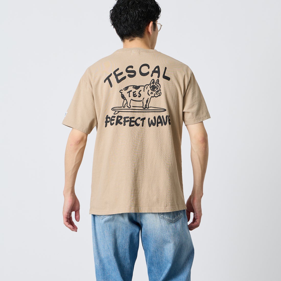 The Endless Summer [エンドレスサマー] 別注 手描き風 バックプリントTシャツ [FH-26574506-JF] BEIGE &&モデル身長：168cm 着用サイズ：L&&