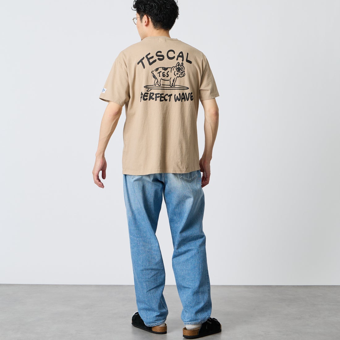 The Endless Summer [エンドレスサマー] 別注 手描き風 バックプリントTシャツ [FH-26574506-JF] BEIGE &&モデル身長：168cm 着用サイズ：L&&