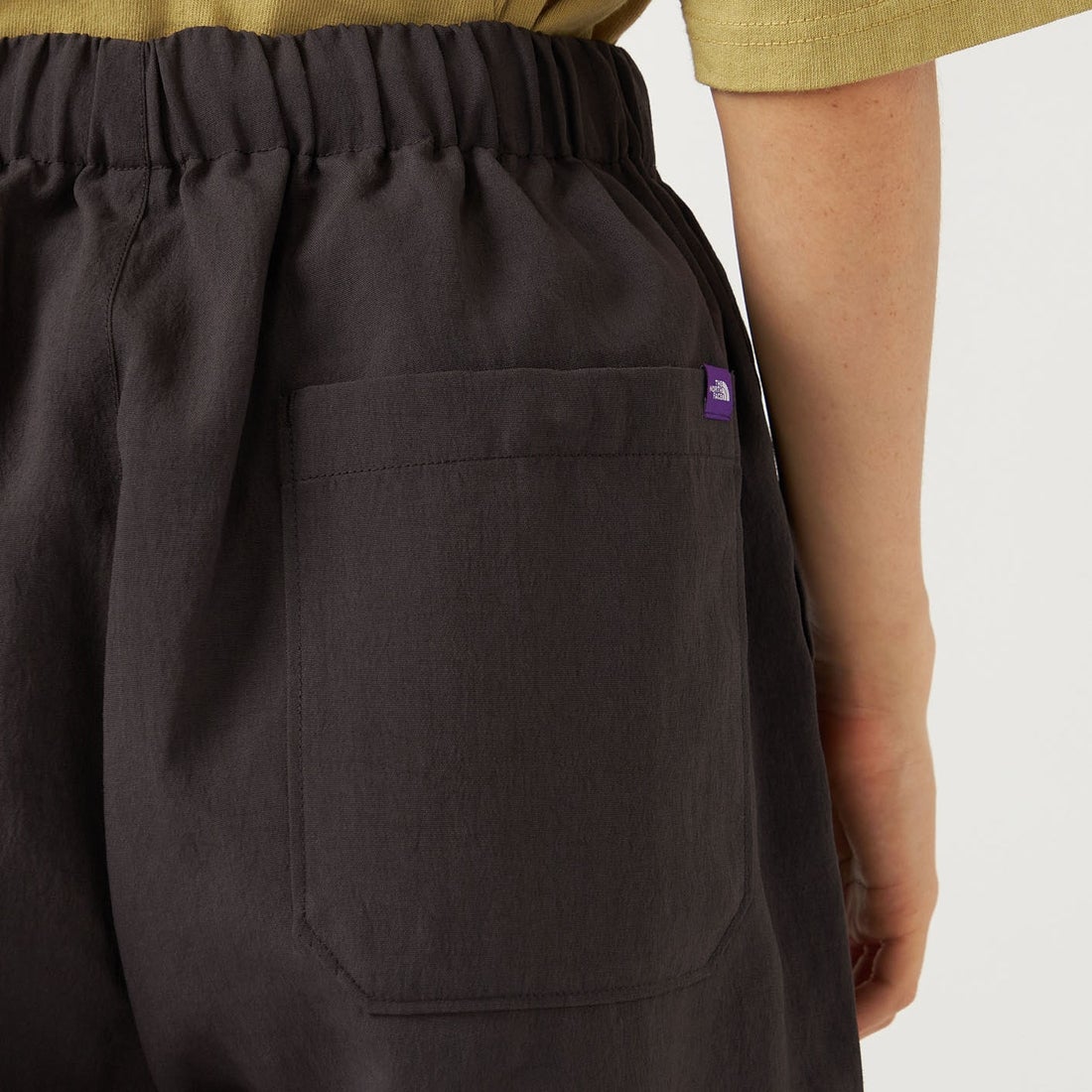 THE NORTH FACE PURPLE LABEL [ザ ノースフェイス パープルレーベル] フィールドスラックス [N26SC079] AH ASPHALT &&モデル身長：165cm 着用サイズ：WS&&