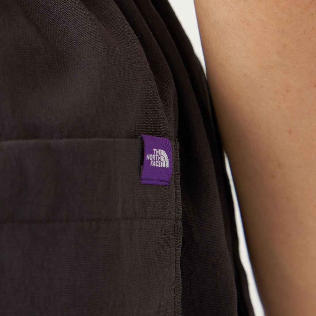 THE NORTH FACE PURPLE LABEL [ザ ノースフェイス パープルレーベル] フィールドスラックス [N26SC079] AH ASPHALT &&モデル身長：165cm 着用サイズ：WS&&