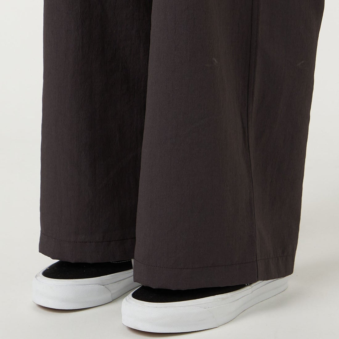 THE NORTH FACE PURPLE LABEL [ザ ノースフェイス パープルレーベル] フィールドスラックス [N26SC079] AH ASPHALT &&モデル身長：165cm 着用サイズ：WS&&
