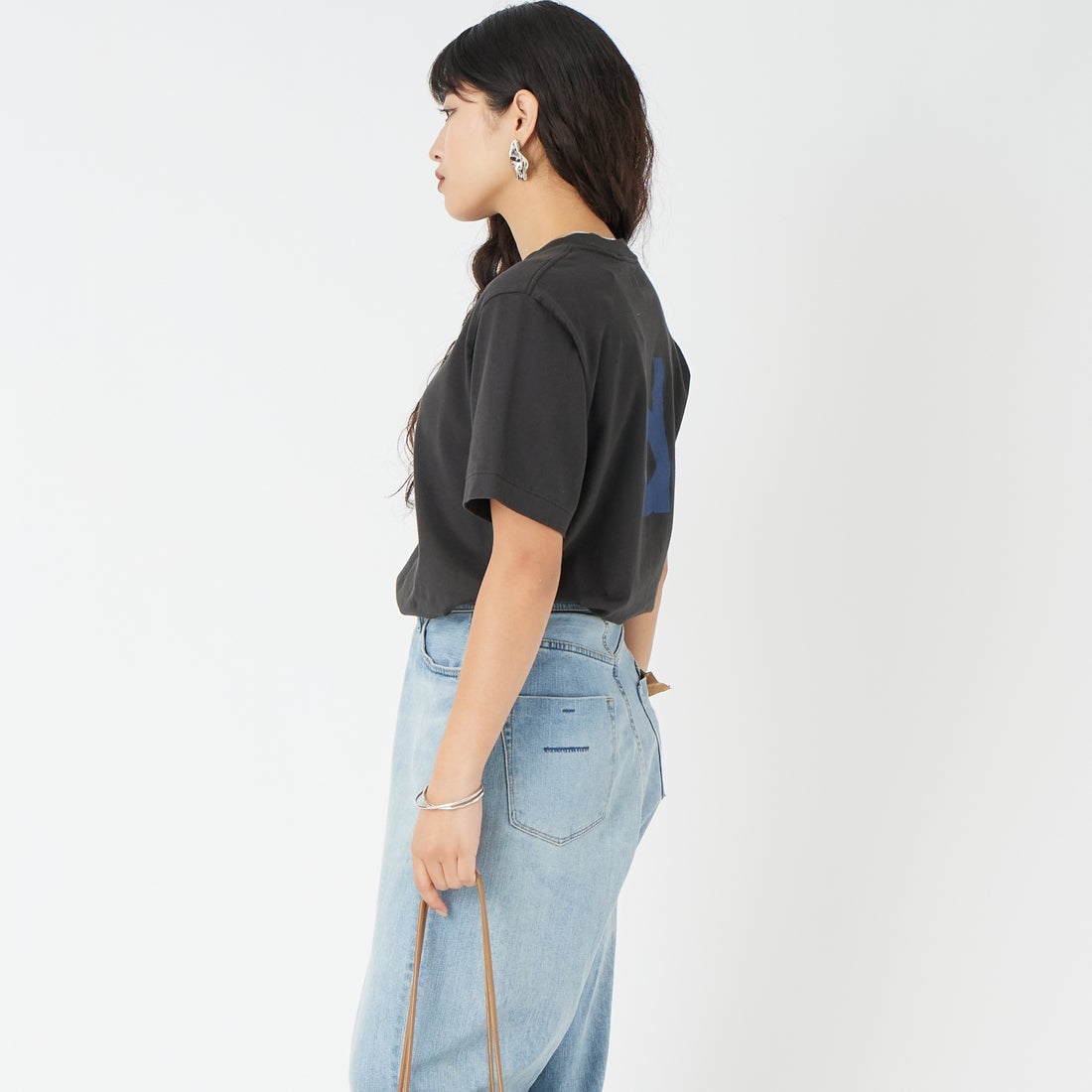 blurhms ROOTSTOCK [ブラームス ルーツストック] BD スタンダードプリントTシャツ [BROOTS25S33S26A] 03 BLK/BLU &&モデル身長：162cm 着用サイズ：0&&