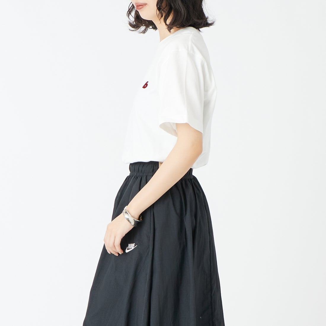 blurhms ROOTSTOCK [ブラームス ルーツストック] B スタンダードパッチTシャツ [BROOTS25S33S26C] 01 WHT/RED &&モデル身長：162cm 着用サイズ：0&&