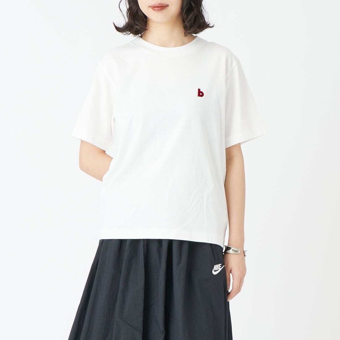 blurhms ROOTSTOCK [ブラームス ルーツストック] B スタンダードパッチTシャツ [BROOTS25S33S26C] 01 WHT/RED &&モデル身長：162cm 着用サイズ：0&&
