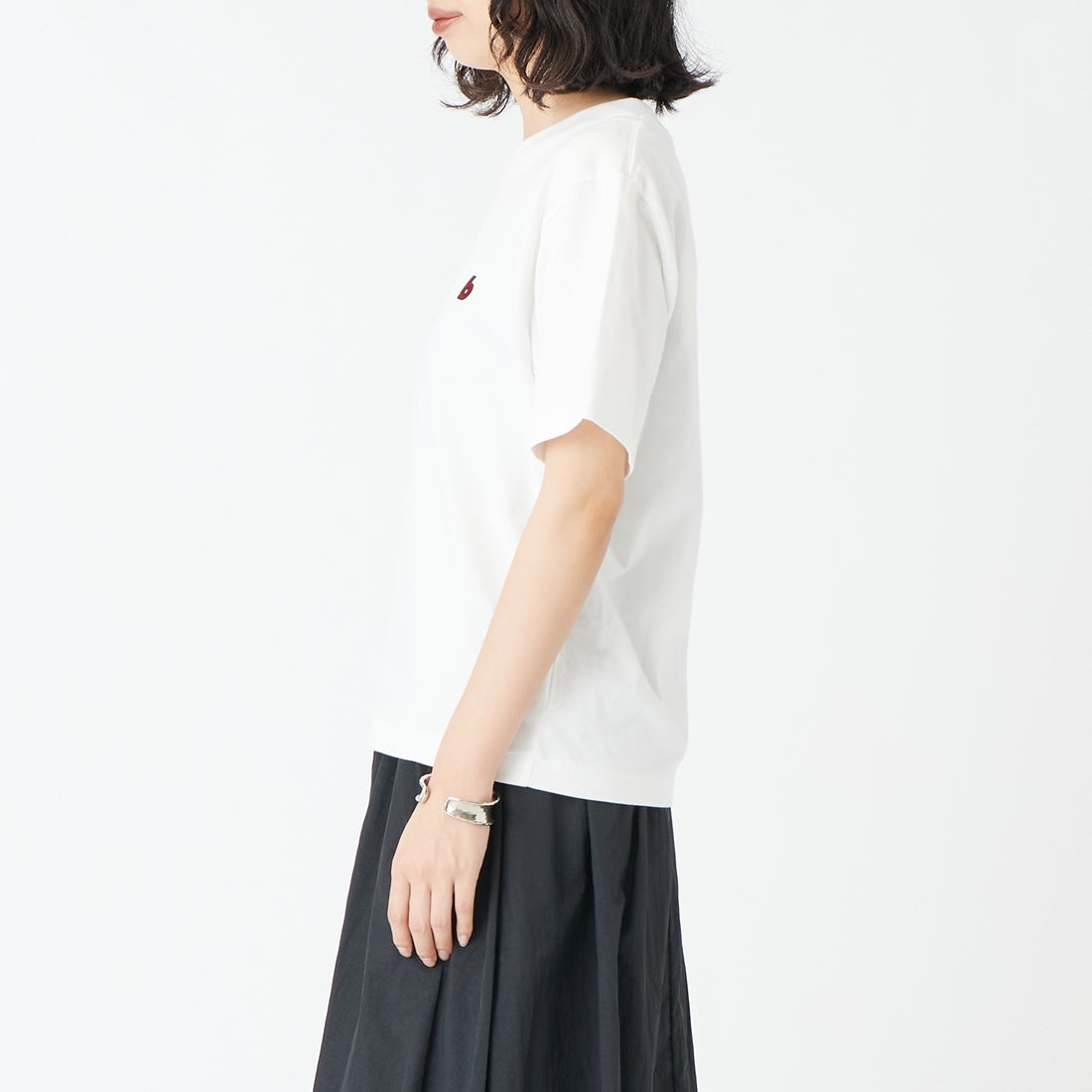 blurhms ROOTSTOCK [ブラームス ルーツストック] B スタンダードパッチTシャツ [BROOTS25S33S26C] 01 WHT/RED &&モデル身長：162cm 着用サイズ：0&&