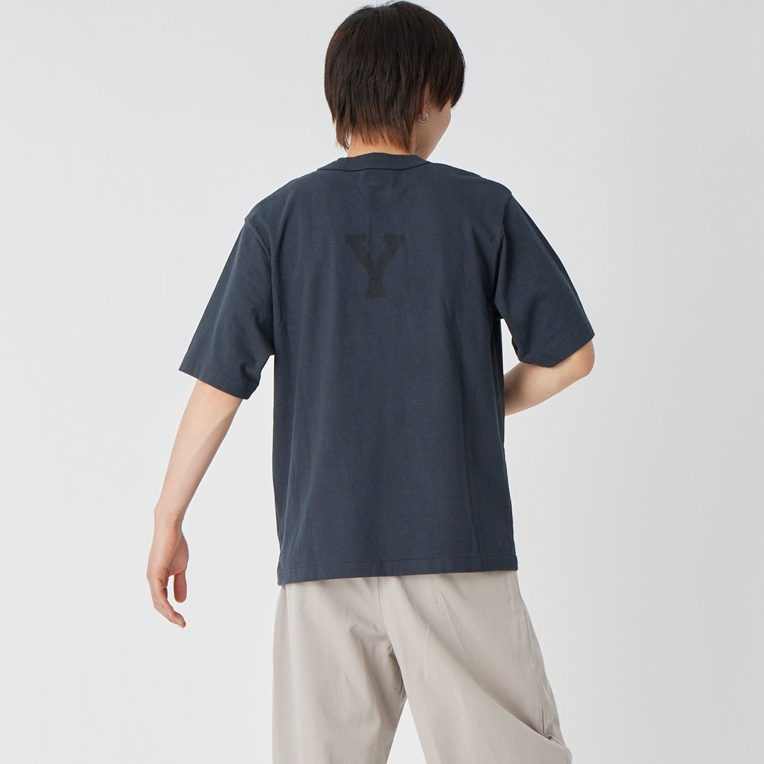 blurhms ROOTSTOCK [ブラームス ルーツストック] ALE-Y 88/12スタンダードプリントTシャツ [BROOTS25S35S26A] 03 NIGHT B &&モデル身長：177cm 着用サイズ：2&&STOCK [ブラームス ルーツストック] ALE-Y 88/12スタンダードプリントTシャツ [BROOTS25S35S26A] 01 IVORY