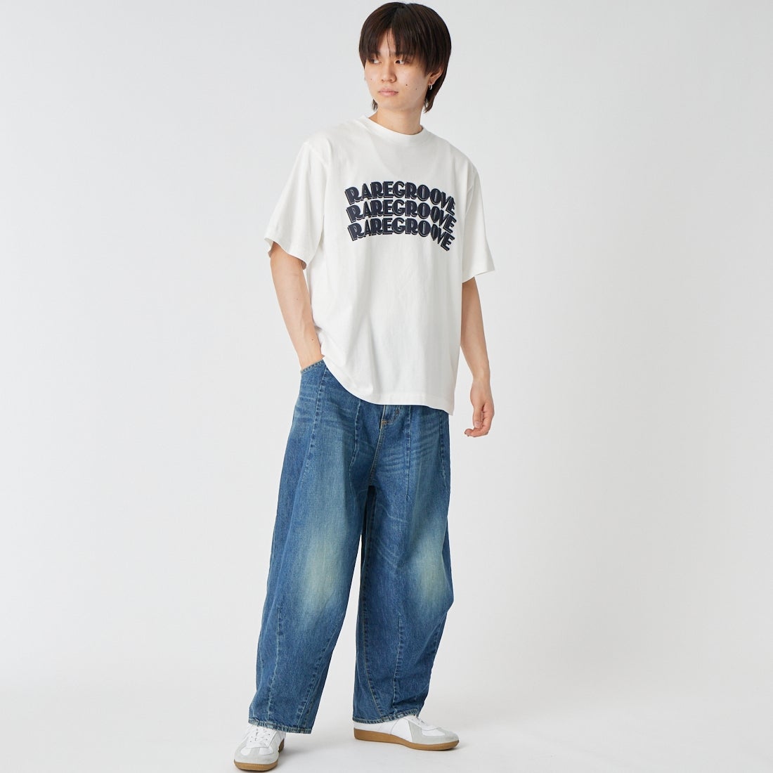 blurhms ROOTSTOCK [ブラームス ルーツストック] RAREGROOVE スタンダードプリントTシャツ [BROOTS25S33S26B] 02 WHT/BLK &&モデル身長：177cm 着用サイズ：3&&