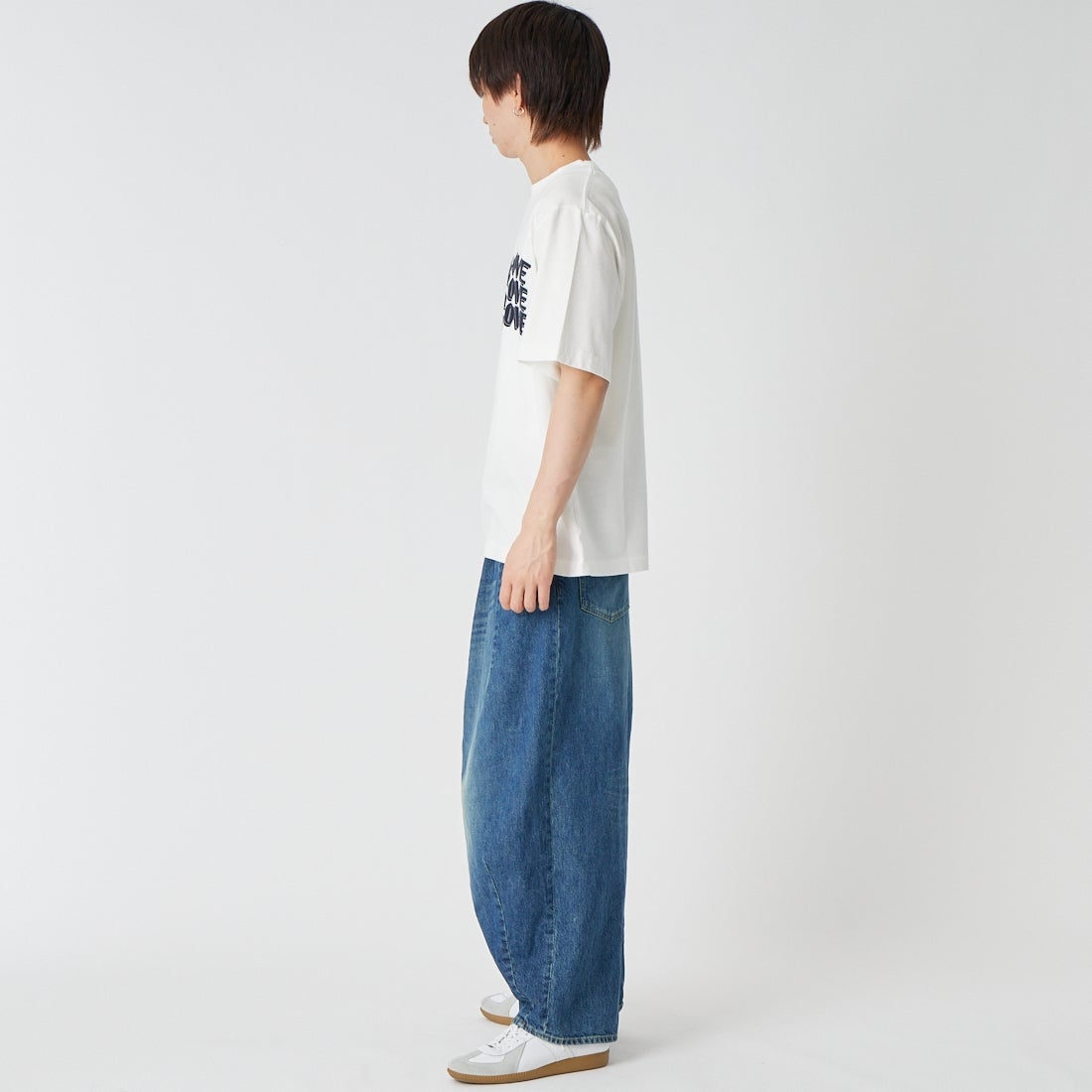 blurhms ROOTSTOCK [ブラームス ルーツストック] RAREGROOVE スタンダードプリントTシャツ [BROOTS25S33S26B] 02 WHT/BLK &&モデル身長：177cm 着用サイズ：3&&