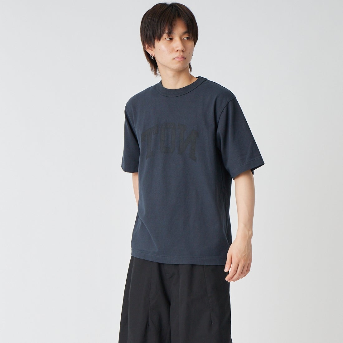 blurhms ROOTSTOCK [ブラームス ルーツストック] NOT-PRINCE 88/12スタンダードプリントTシャツ [BROOTS25S35S26B] 03 NIGHT B &&モデル身長：177cm 着用サイズ：2&&
