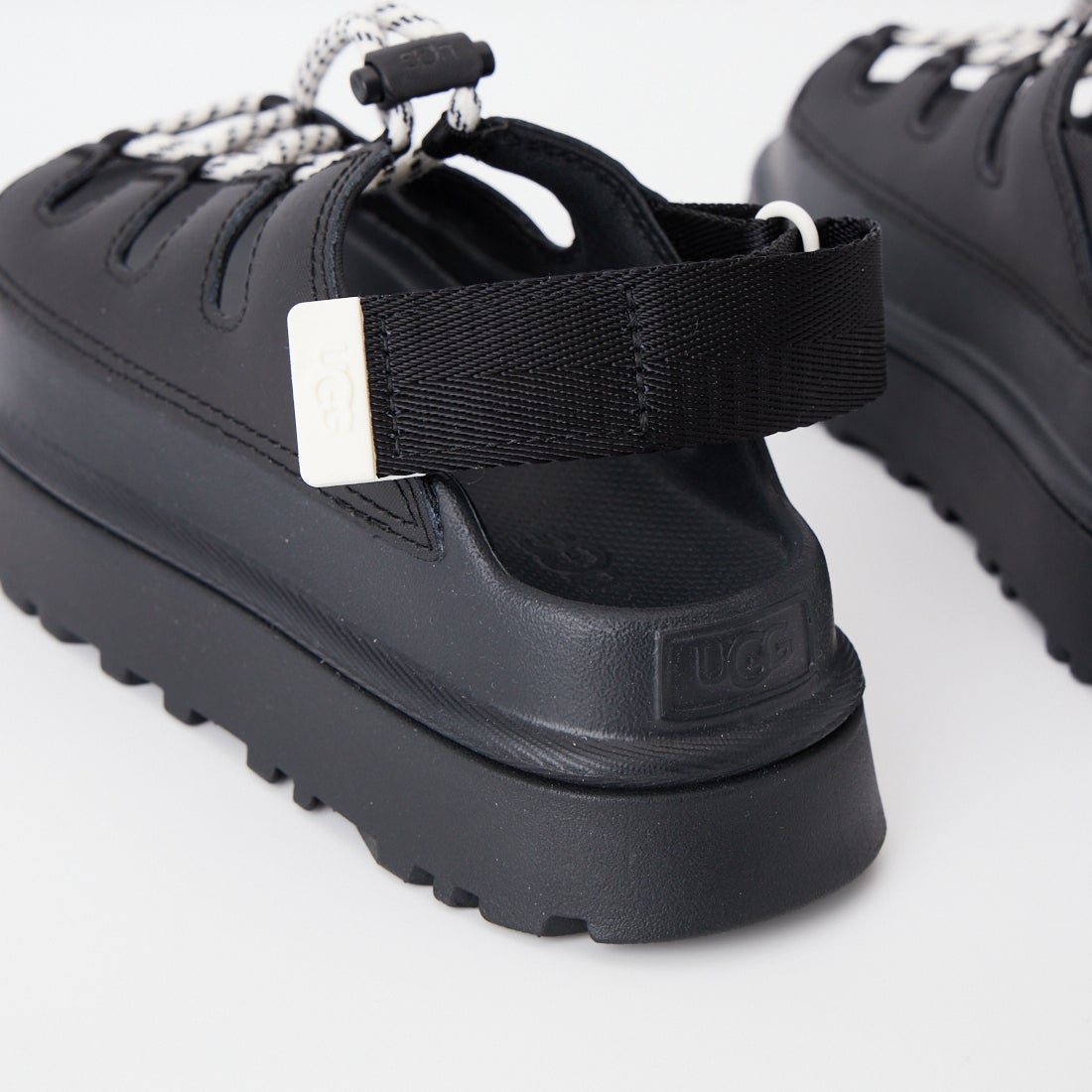 UGG [アグ] ゴールデングロウ トグル [1179370] BLACK