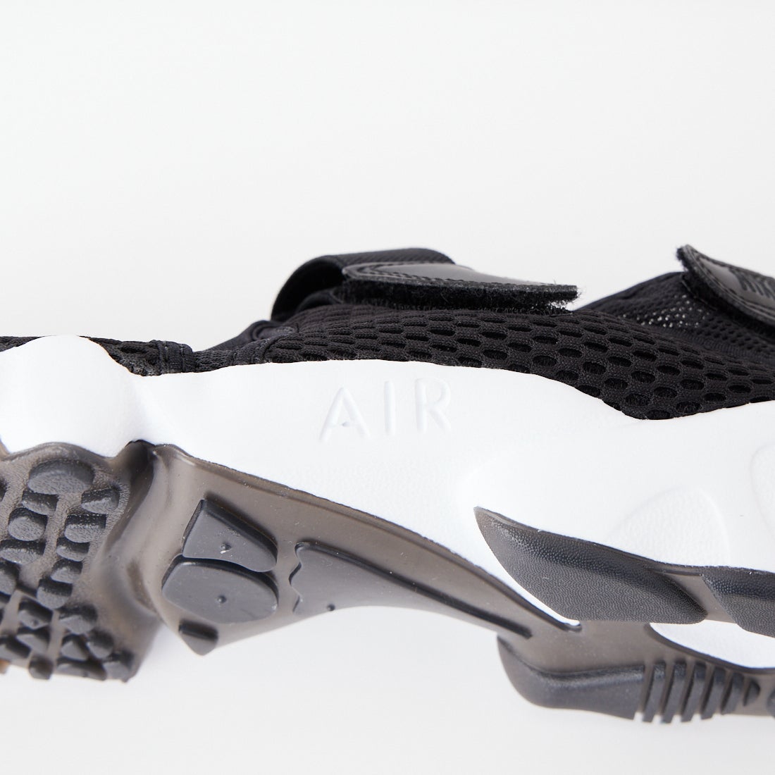 NIKE [ナイキ] エアリフト ブリーズ [848386] 001 ﾌﾞﾗｯｸ