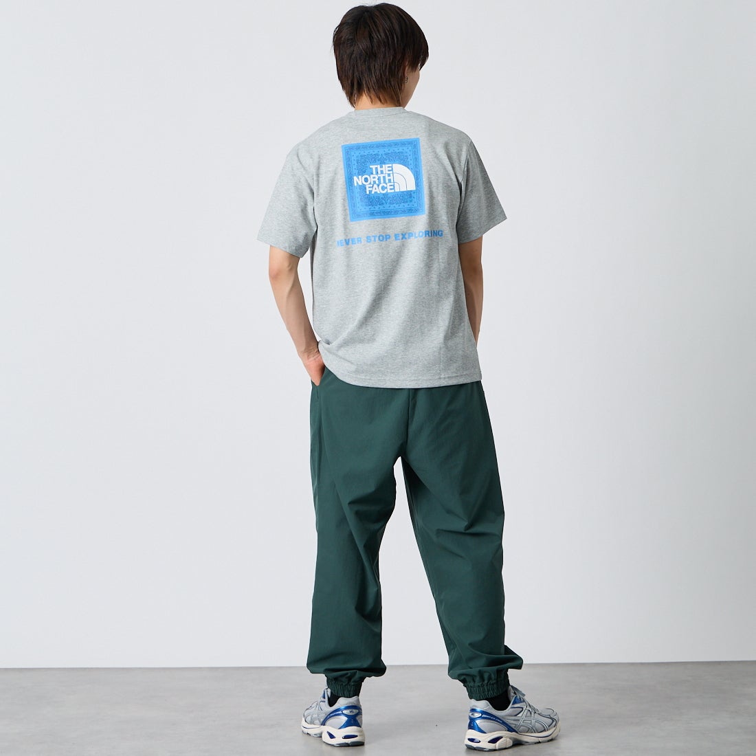 THE NORTH FACE [ザ ノースフェイス] ショートスリーブ バンダナスクエアロゴTシャツ [NT32446] ZZ &&モデル身長：177cm 着用サイズ：M&&
