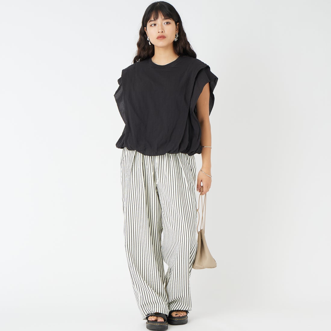CLOCHE [クロシェ] インナー付きシアーブラウス [61285714] ﾌﾞﾗｯｸ &&モデル身長：162cm 着用サイズ：2&&