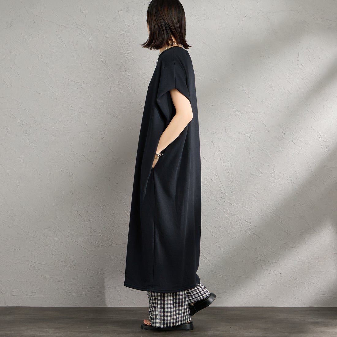 mizuiro ind [ミズイロインド] ドライフレンチテリー ノースリーブロングワンピース [1-250085] 99 BLACK &&モデル身長：160cm 着用サイズ：F&&