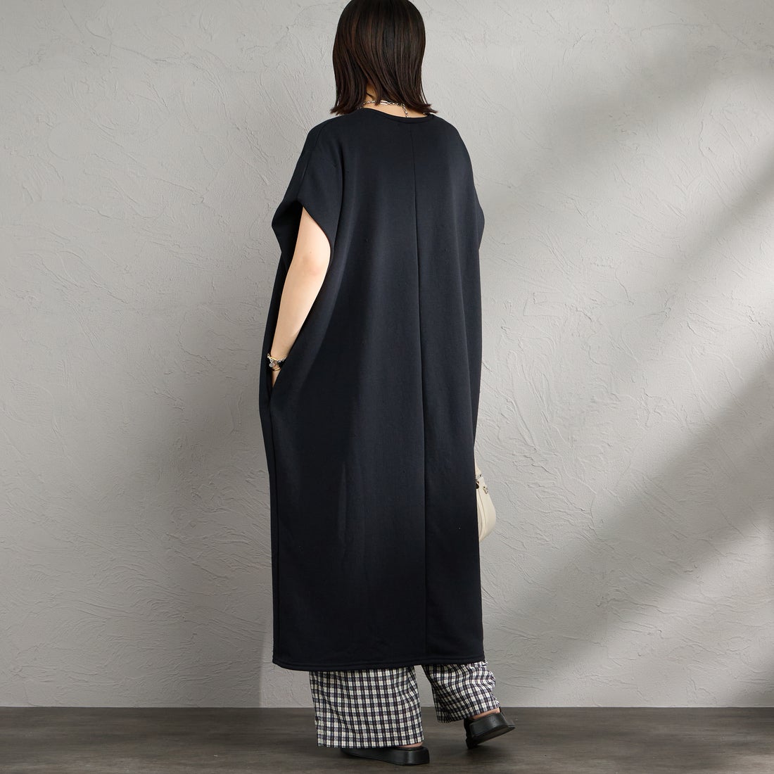 mizuiro ind [ミズイロインド] ドライフレンチテリー ノースリーブロングワンピース [1-250085] 99 BLACK &&モデル身長：160cm 着用サイズ：F&&