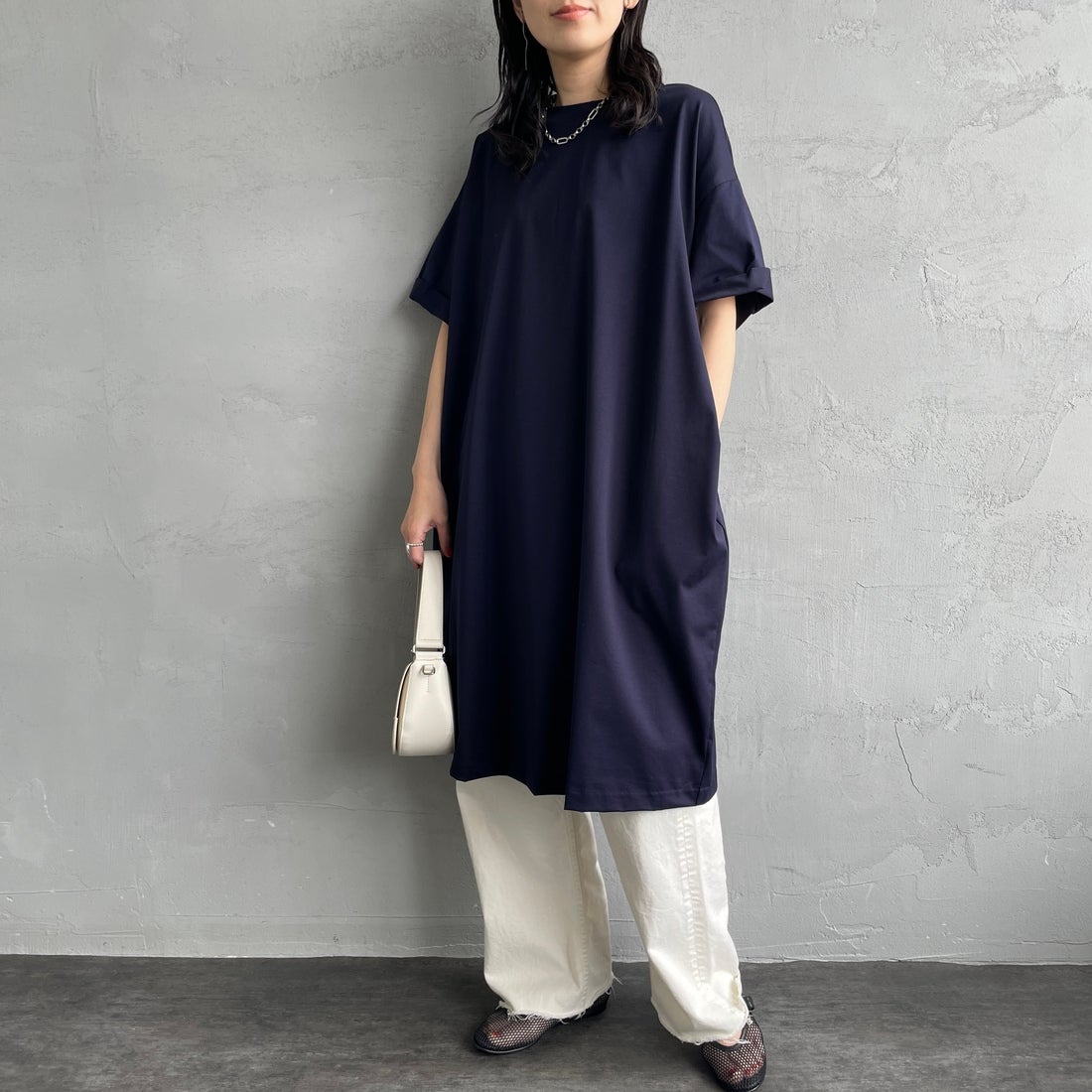 mizuiro ind [ミズイロインド] ロールアップスリーブワイドワンピース [2-250108] 77 NAVY &&モデル身長：160cm 着用サイズ：F&&