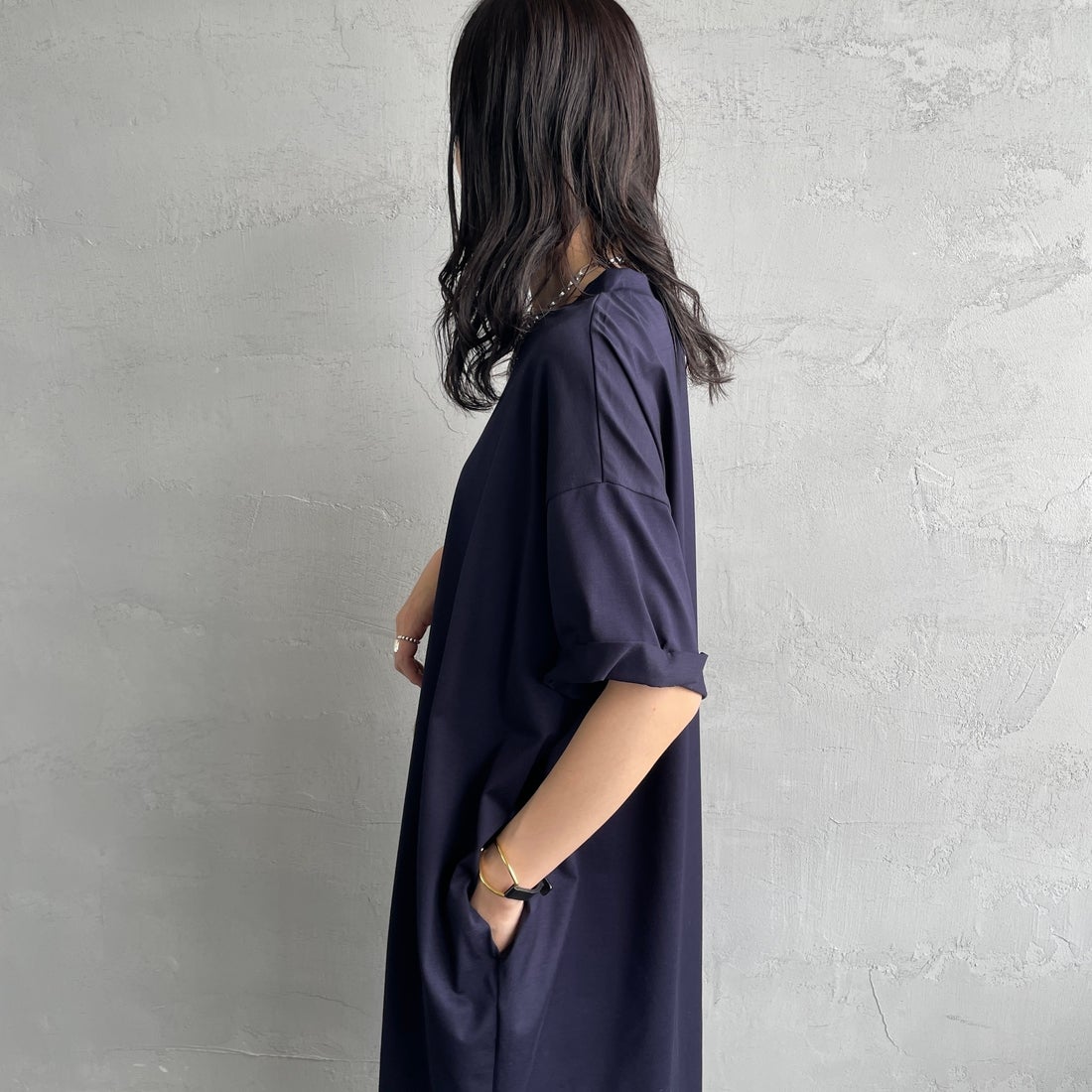 mizuiro ind [ミズイロインド] ロールアップスリーブワイドワンピース [2-250108] 77 NAVY &&モデル身長：160cm 着用サイズ：F&&