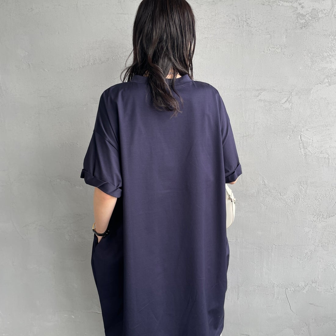 mizuiro ind [ミズイロインド] ロールアップスリーブワイドワンピース [2-250108] 77 NAVY &&モデル身長：160cm 着用サイズ：F&&