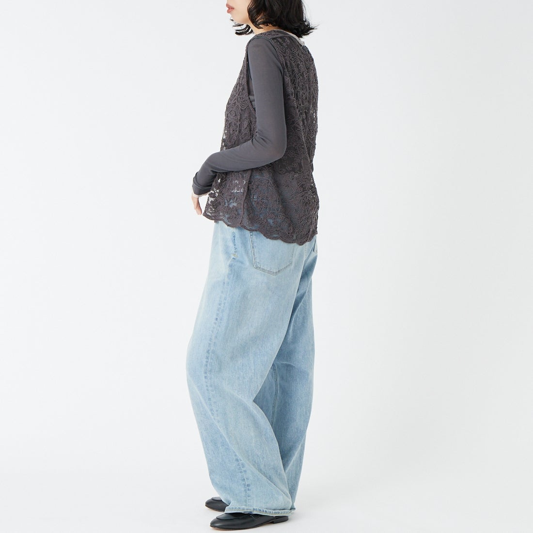 TORRAZZO DONNA [トラッゾドンナ] 立体コード刺繍レースベスト [6266-333] 15 CHARCOA &&モデル身長：162cm 着用サイズ：F&&