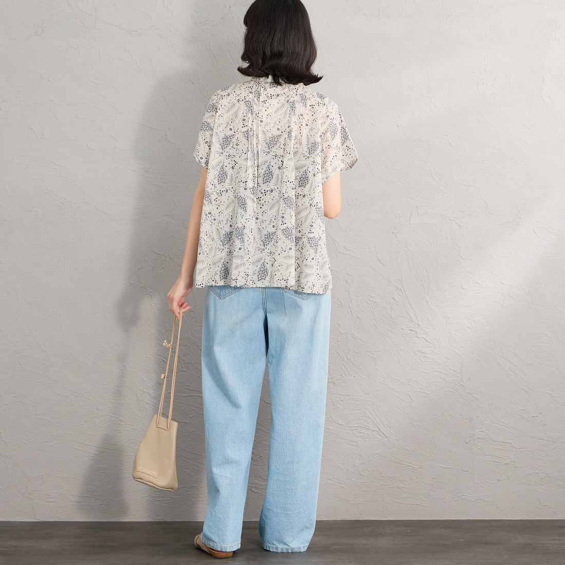 soil [ソイル] コットンボイル リーフ&フラワープリント レギュラーカラーショートスリーブシャツ [NSL26061] 9339 GRY &&モデル身長：162cm 着用サイズ：1&&