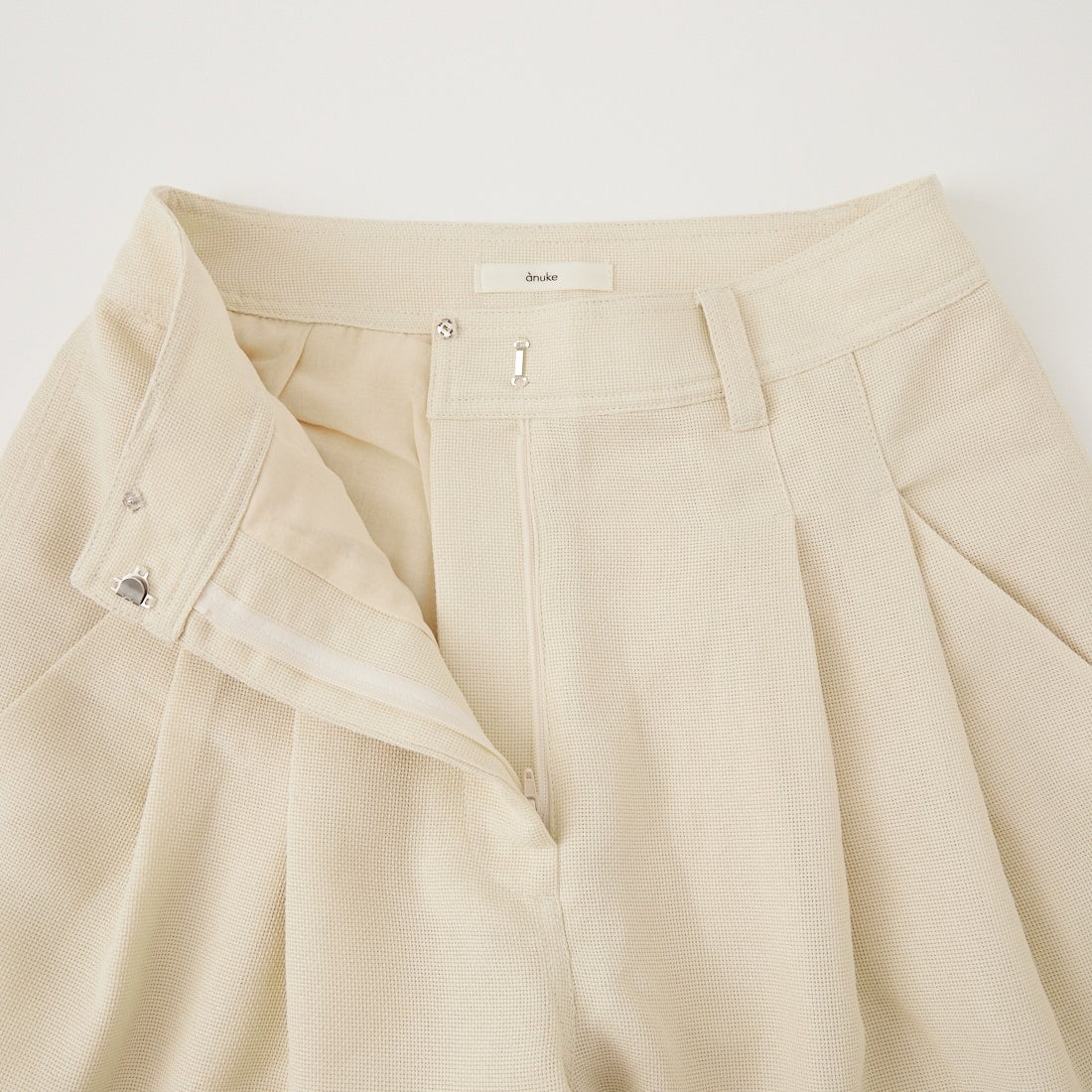anuke [アンヌーク] タックハーフパンツ [62610716] IVR