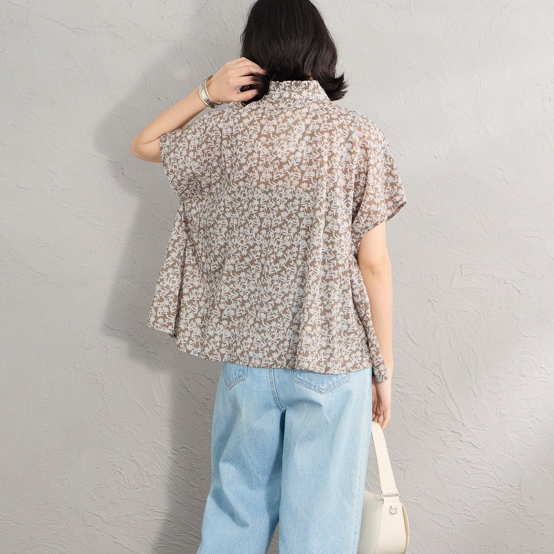 soil [ソイル] コットンボイル 2トーンフラワープリント フリルカラーフレンチスリーブシャツ [NSL26071] 9340 GREY &&モデル身長：162cm 着用サイズ：1&&