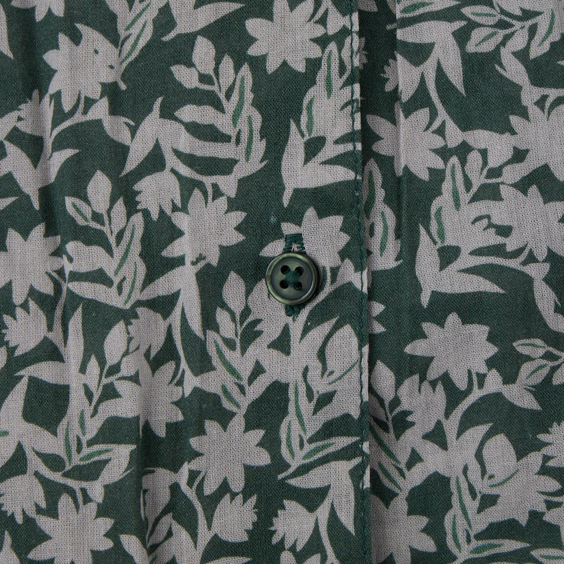 soil [ソイル] コットンボイル 2トーンフラワープリント フリルカラーフレンチスリーブシャツ [NSL26071] 4600 GREEN