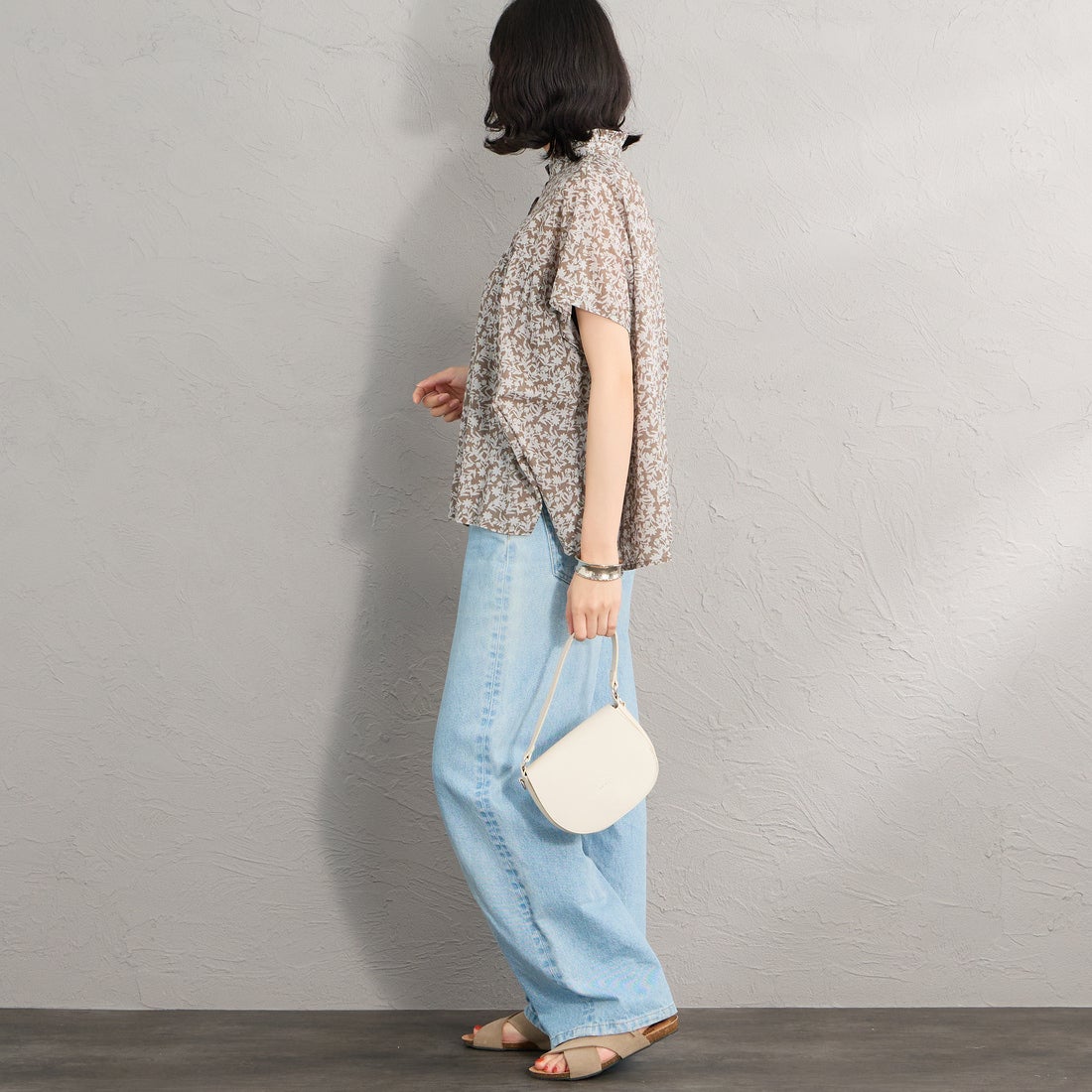 soil [ソイル] コットンボイル 2トーンフラワープリント フリルカラーフレンチスリーブシャツ [NSL26071] 9340 GREY &&モデル身長：162cm 着用サイズ：1&&