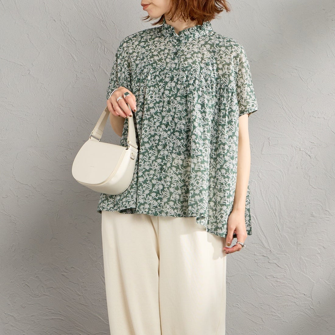 soil [ソイル] コットンボイル 2トーンフラワープリント フリルカラーフレンチスリーブシャツ [NSL26071] 4600 GREEN &&モデル身長：158cm 着用サイズ：1&&