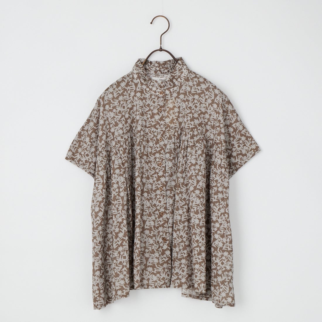 soil [ソイル] コットンボイル 2トーンフラワープリント フリルカラーフレンチスリーブシャツ [NSL26071] 9340 GREY