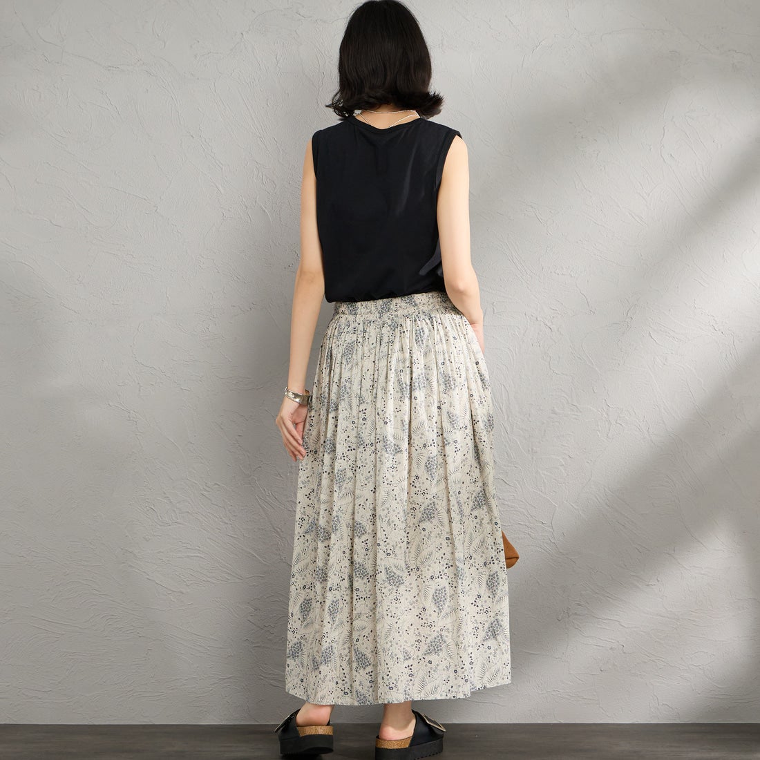 soil [ソイル] コットンボイル リーフ&フラワープリント ギャザースカート [NSL26065] 9339 GRY &&モデル身長：162cm 着用サイズ：2&&