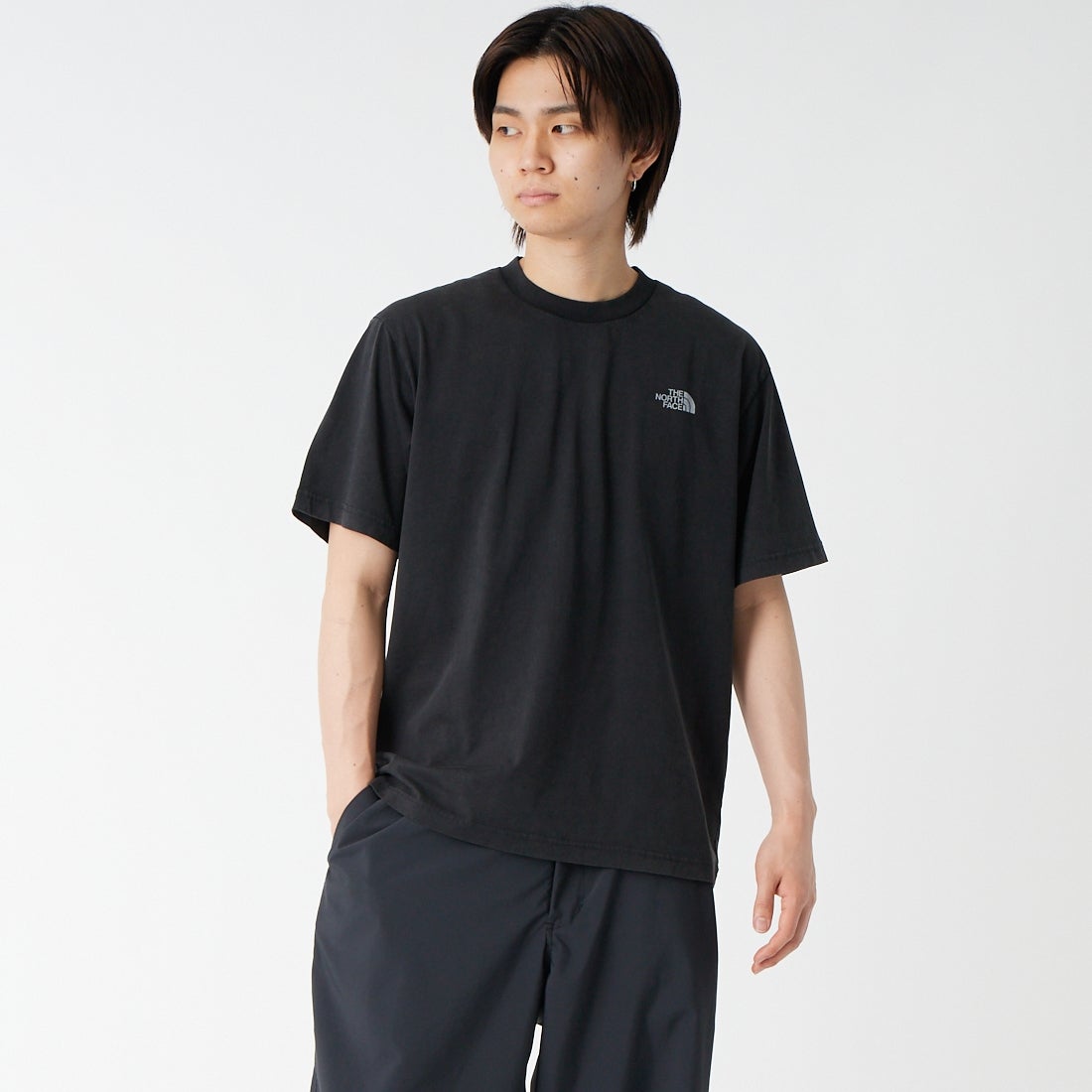 THE NORTH FACE [ザ ノースフェイス] GAR タイポグラフィックカラードショートスリーブTシャツ [NT32668] K &&モデル身長：177cm 着用サイズ：M&&