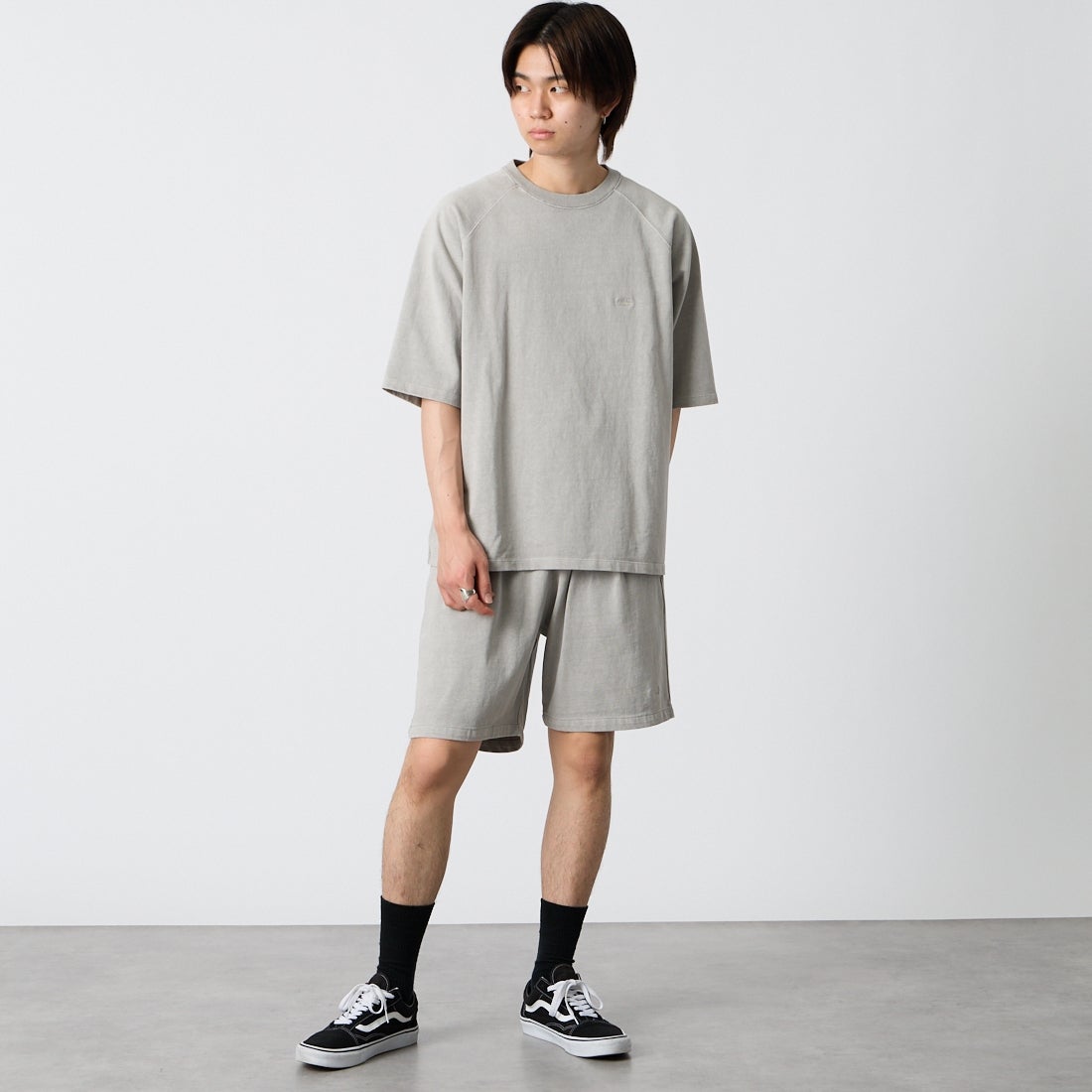 ONEITA [オニータ] ピグメント刺繍Tシャツ [2622-465IN] PIGMENT GR &&モデル身長：177cm 着用サイズ：M&&
