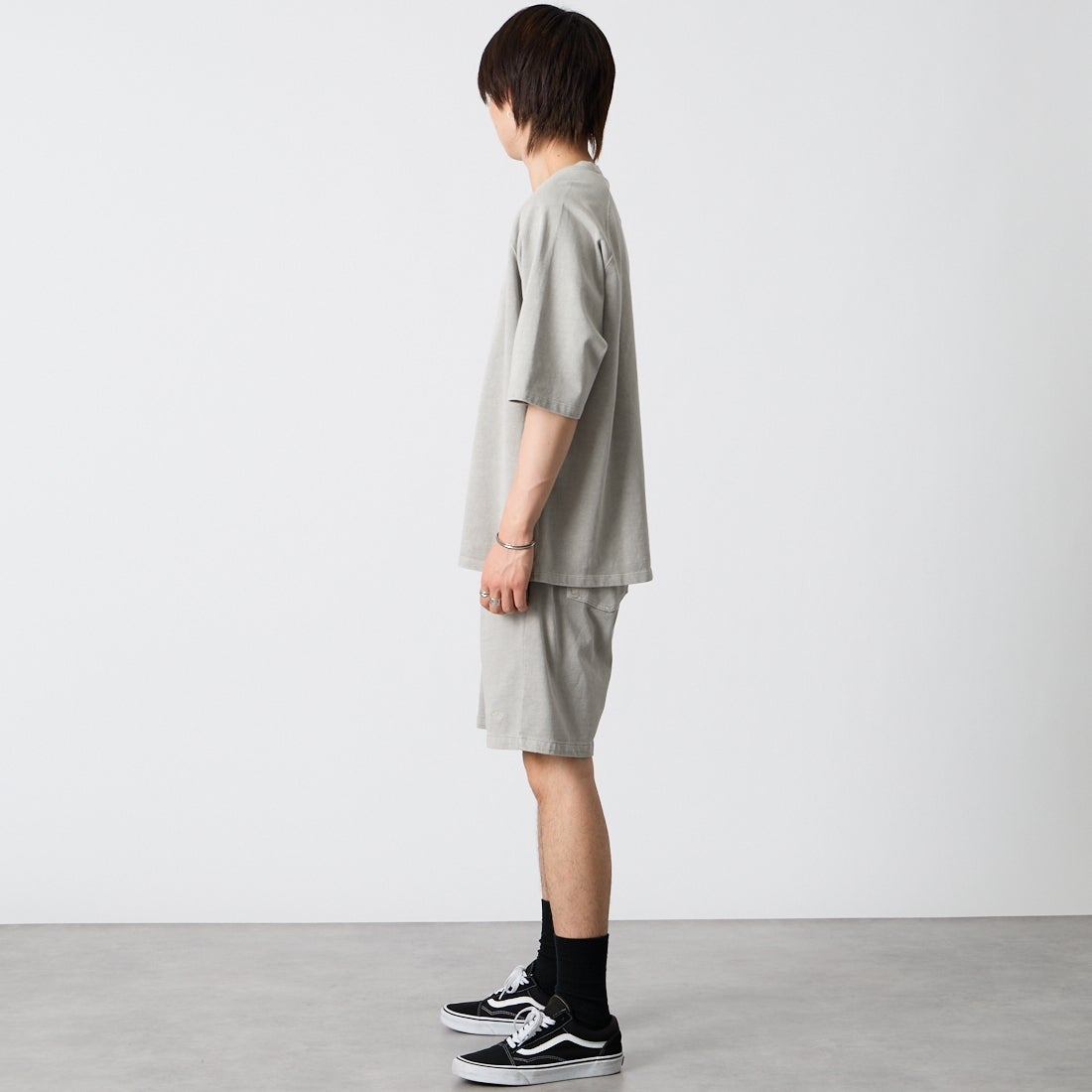ONEITA [オニータ] ピグメント刺繍Tシャツ [2622-465IN] PIGMENT GR &&モデル身長：177cm 着用サイズ：M&&ータ] ピグメント刺繍Tシャツ [2622-465IN] WHITE