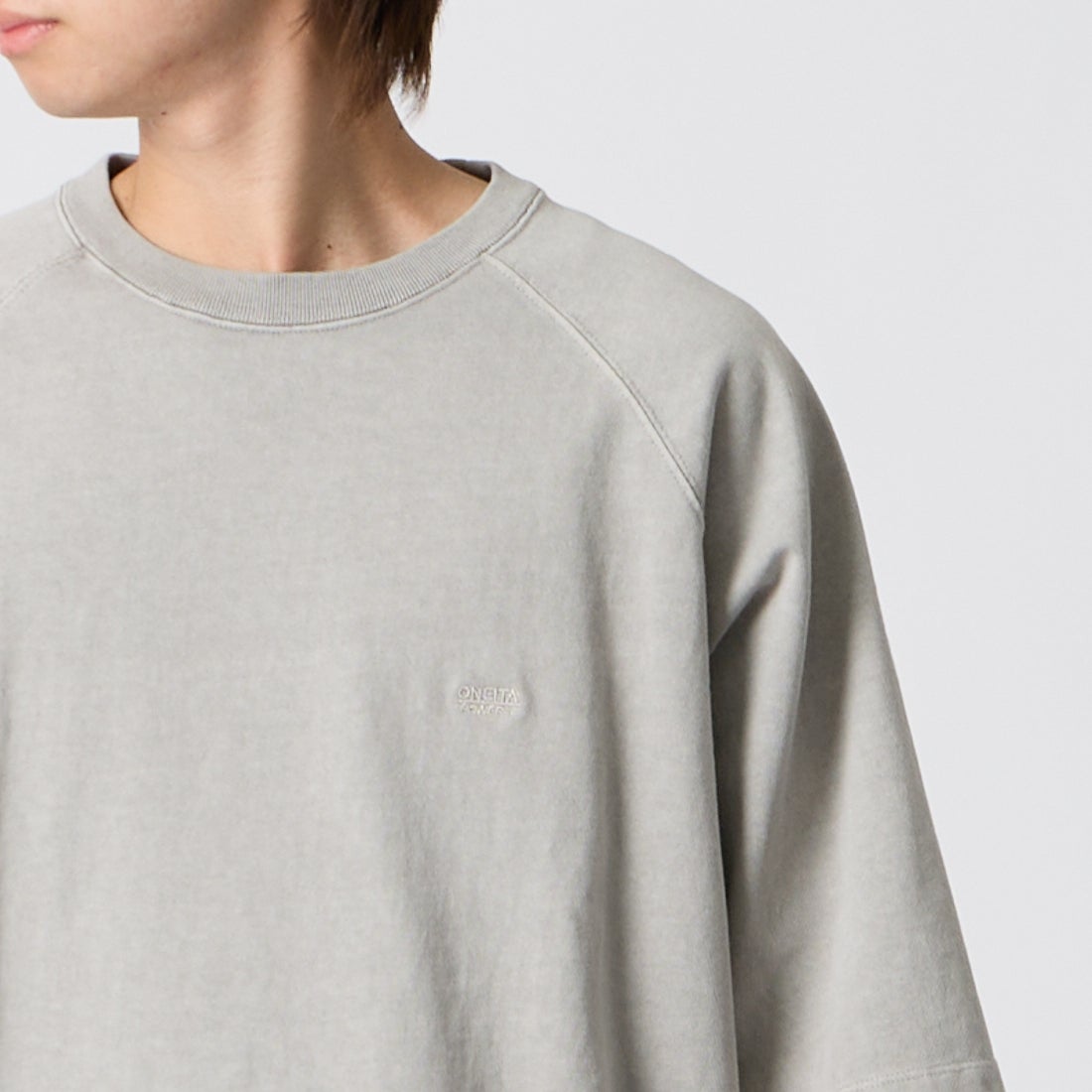 ONEITA [オニータ] ピグメント刺繍Tシャツ [2622-465IN] PIGMENT GR &&モデル身長：177cm 着用サイズ：M&&