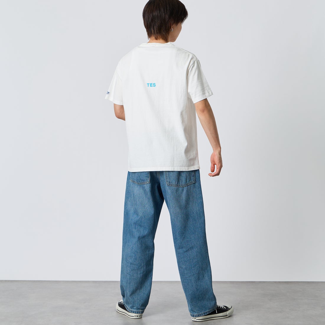 The Endless Summer [エンドレスサマー] 別注 ワンポイントBUHI刺繍ロゴ ショートスリーブTシャツ [FH-26574507-JF] WHITE &&モデル身長：177cm 着用サイズ：L&&