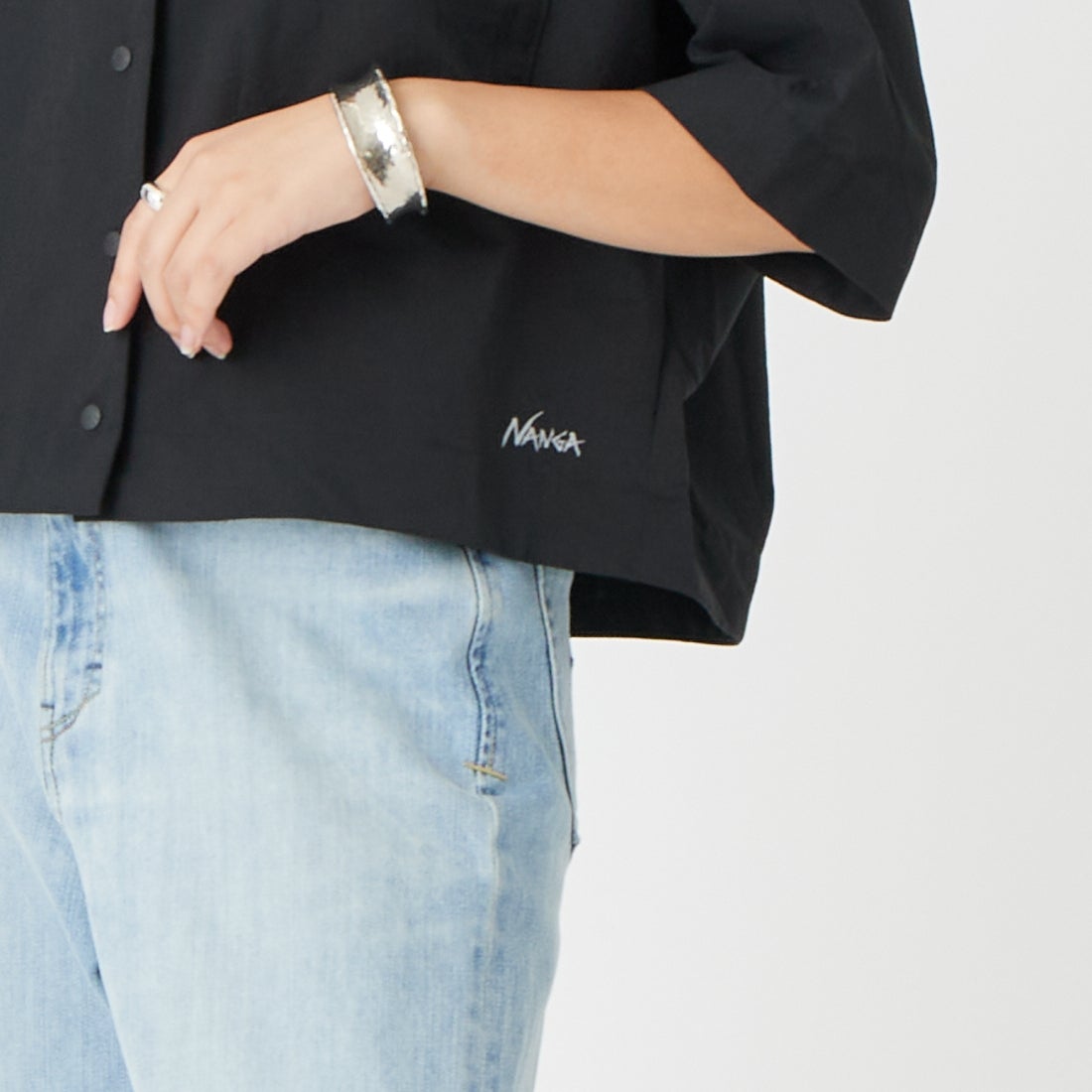 NANGA [ナンガ] ドットエア(R) コンフィー ショートスリーブシャツ [N2611-1J022B] P.BLK &&モデル身長：162cm 着用サイズ：WM&&