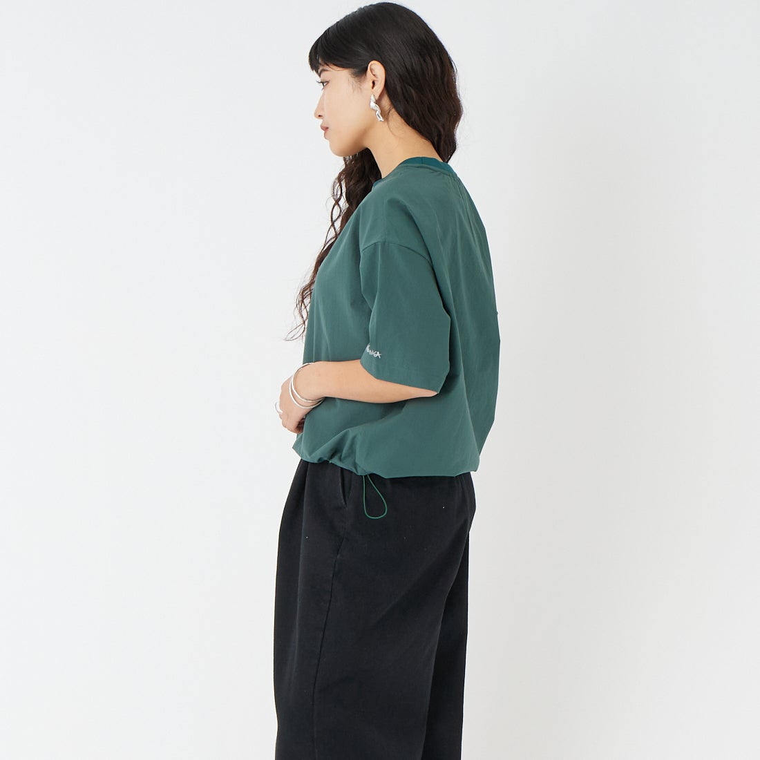 NANGA [ナンガ] ドットエア(R) コンフィー ショートスリーブTシャツ [N2611-1M021B] GRN &&モデル身長：162cm 着用サイズ：WM&&